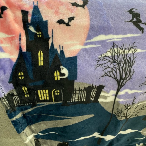 New Halloween Witch Town Throw Blanket - Picture 3 of 5